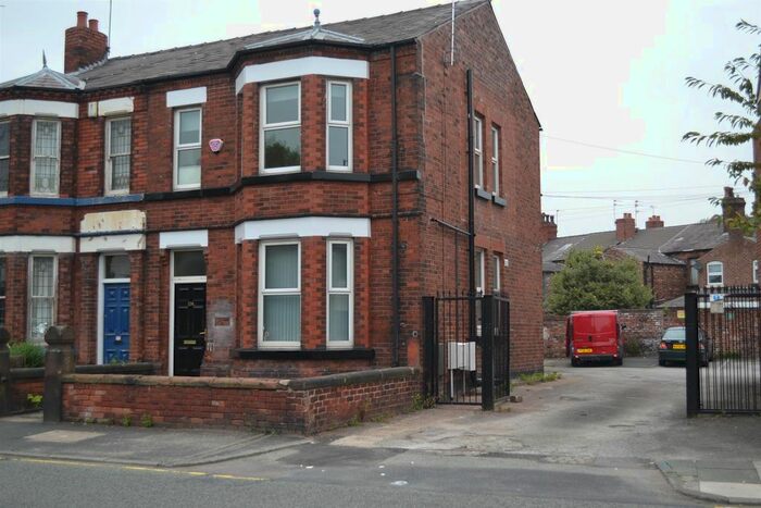 2 Bedroom Flat To Rent In Dentons Green Lane, Dentons Green, St. Helens, WA10