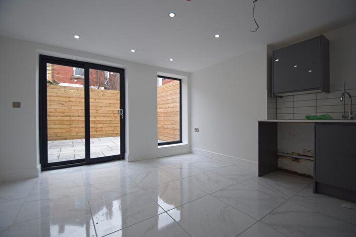2 Bedroom Flat To Rent In Plasnewydd Road, Roath, CF24