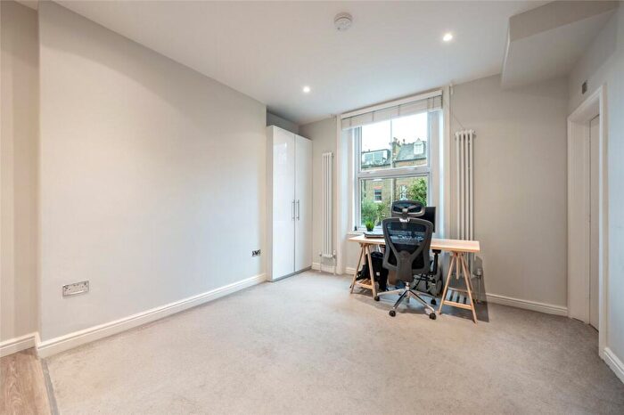 Apartment To Rent In Denning Road, London, NW3