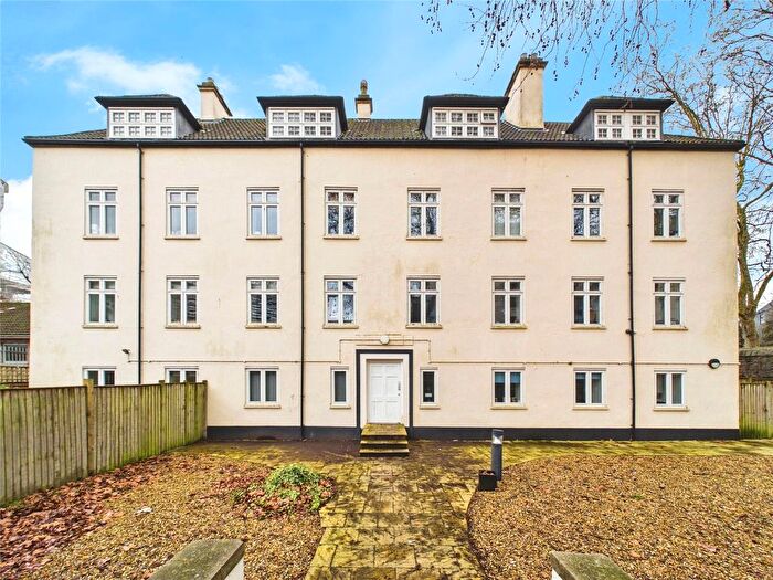 2 Bedroom Flat For Sale In Champion Court, Bristol, BS2