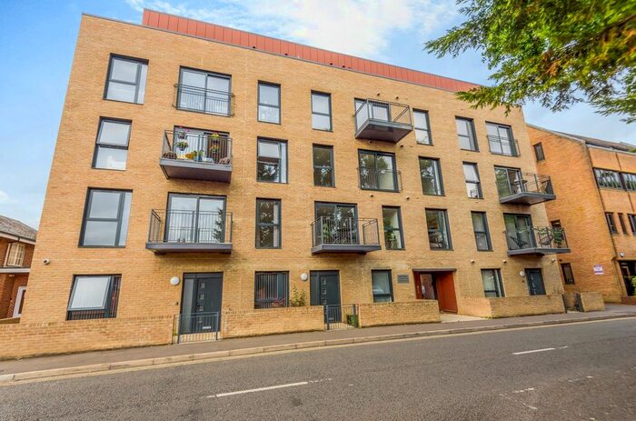 1 Bedroom Flat To Rent In Oak End Way, Gerrards Cross, SL9