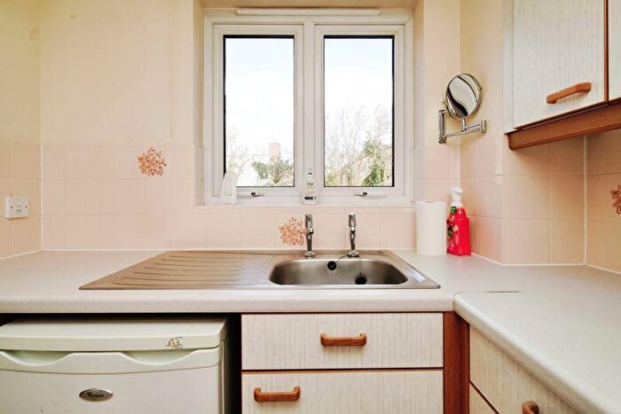 1 Bedroom Apartment For Sale In Alexandra Court, Hove, BN3