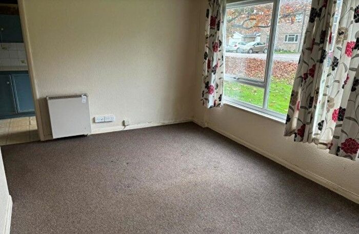 1 Bedroom Flat For Sale In Longbridge Road, Horley, RH6