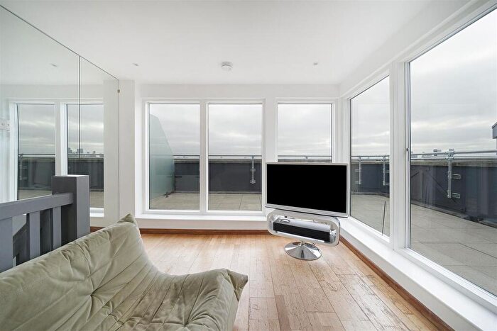 2 Bedroom Flat For Sale In Keeling House, Claredale Street, London, E2