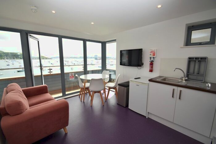 3 Bedroom Flat To Rent In Market Street, Falmouth, TR11