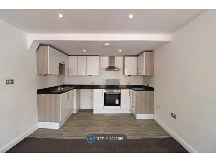 2 Bedroom Flat To Rent In High Street, Sittingbourne, ME10