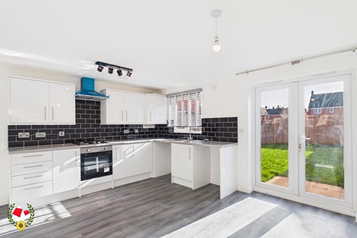 4 Bedroom Semi-detached House To Rent In Thatcham Avenue, Kingsway, Gloucester, GL2