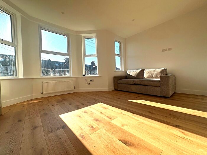 2 Bedroom Flat To Rent In Pembroke Road, London, N10