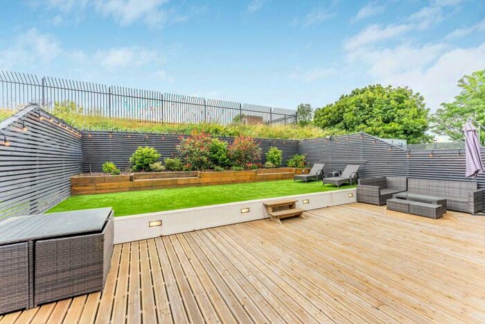 5 Bedroom Link Detached House For Sale In Vyner Croft, Prenton, CH43