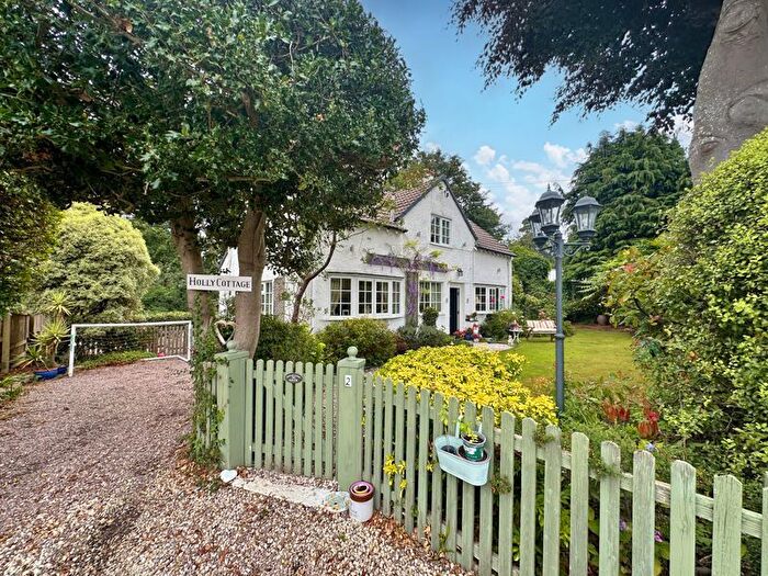 3 Bedroom Detached House For Sale In Raby Close, Lower Heswall, Wirral, CH60