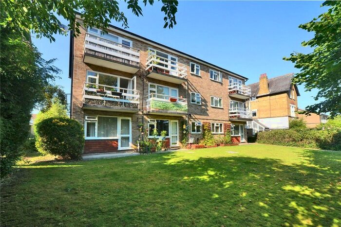 1 Bedroom Flat To Rent In The Avenue, Worcester Park, Surrey, KT4