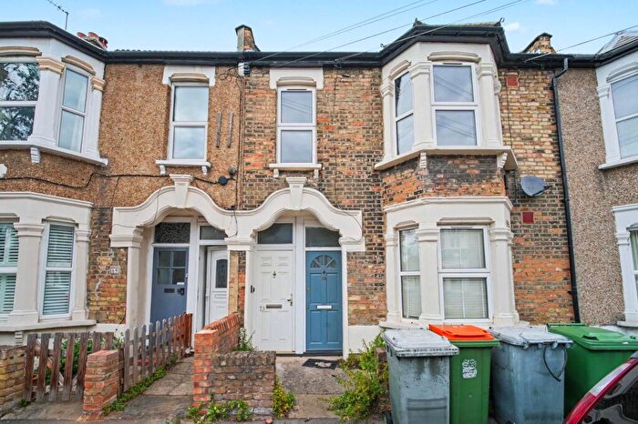 1 Bedroom Flat For Sale In First Floor Flat, Ling Road, London, E16
