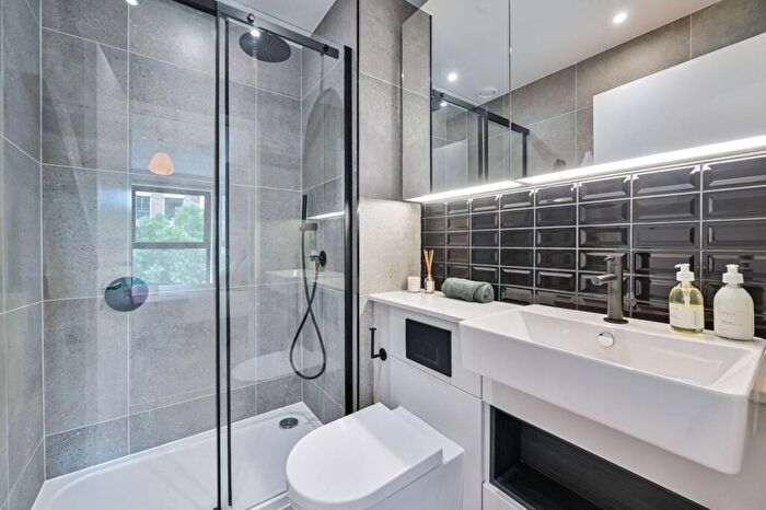 2 Bedroom Flat For Sale In Belfield Mansions, Elephant And Castle, London, SE17