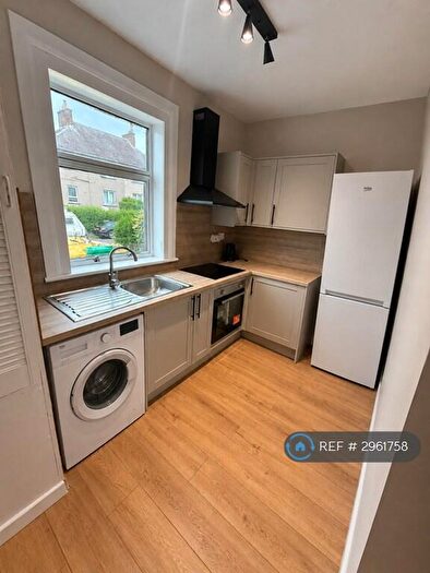 2 Bedroom Flat To Rent In Lumphinnans, Cowdenbeath, KY4
