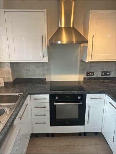 2 Bedroom Flat To Rent In Heron Drive, Lenton, Nottingham, NG7