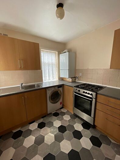 2 Bedroom Flat To Rent In Goresbrook Road, Dagenham, Essex, RM9