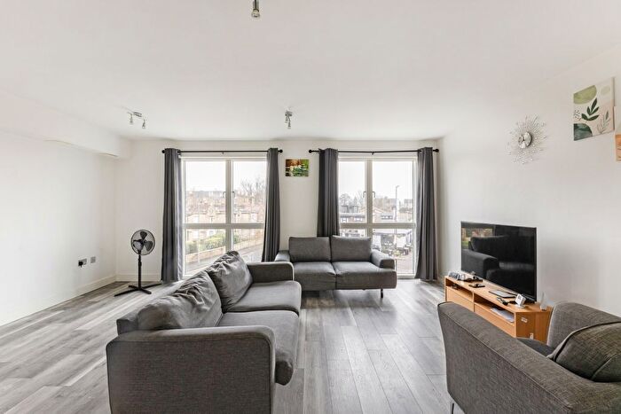 2 Bedroom Flat To Rent In Maple Road, London, SE20