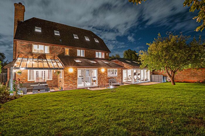7 Bedroom Detached House For Sale In Willets Rise, Shenley Church End, MK5