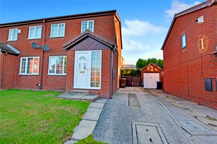 3 Bedroom Semi-Detached House To Rent In Bishop Way, Tingley, Wakefield, West Yorkshire, WF3