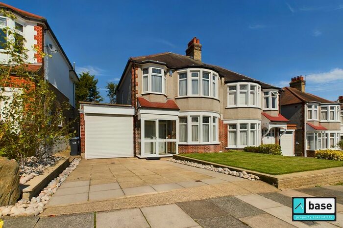3 Bedroom Semi-Detached House To Rent In Beechdale, Winchmore Hill, London, N21