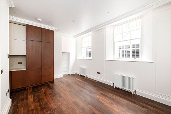 1 Bedroom Flat To Rent In Charles Street, Mayfair, London, W1J