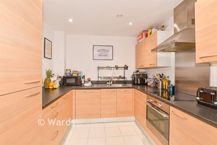 2 Bedroom Flat For Sale In Great Stour Mews, Canterbury, Kent, CT1