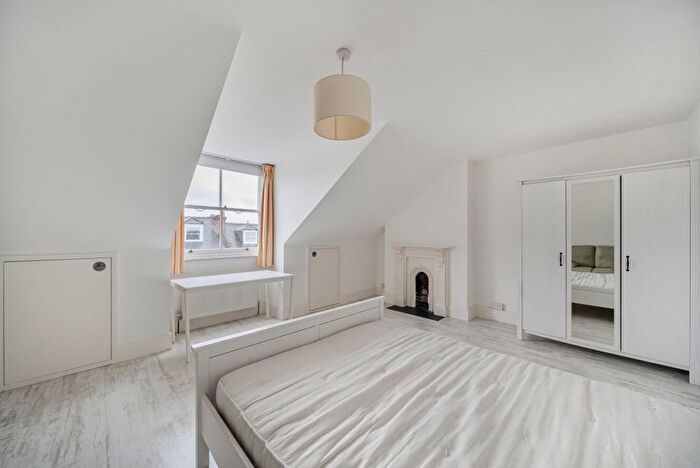 3 Bedroom Flat To Rent In Terrapin Road, London, SW17