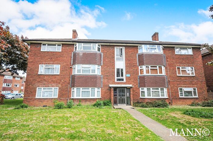 3 Bedroom Flat To Rent In Newlands Park, London, SE26