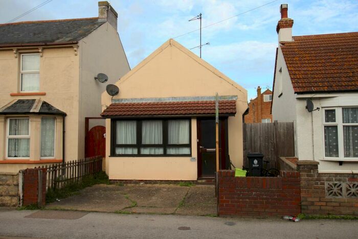 2 Bedroom Bungalow To Rent In St. Osyth Road, Clacton-on-Sea, CO15