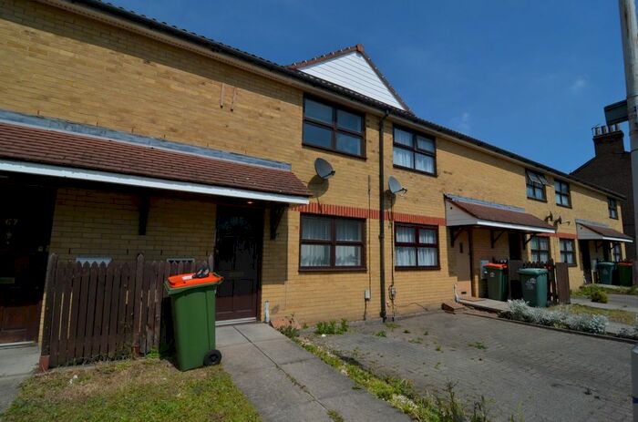 Terraced House To Rent In Keogh Road, London, E15