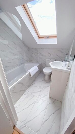 1 Bedroom Flat For Sale In Hereford Road, London, W3