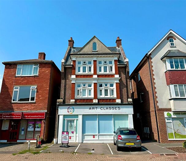 1 Bedroom Apartment For Sale In Lymington Road, Highcliffe On Sea, Christchurch, Dorset, BH23