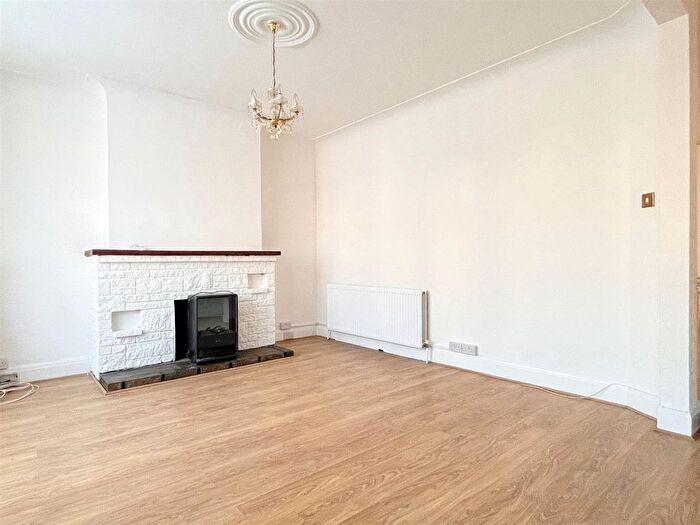 3 Bedroom Terraced House To Rent In Bergholt Avenue, Ilford, IG4