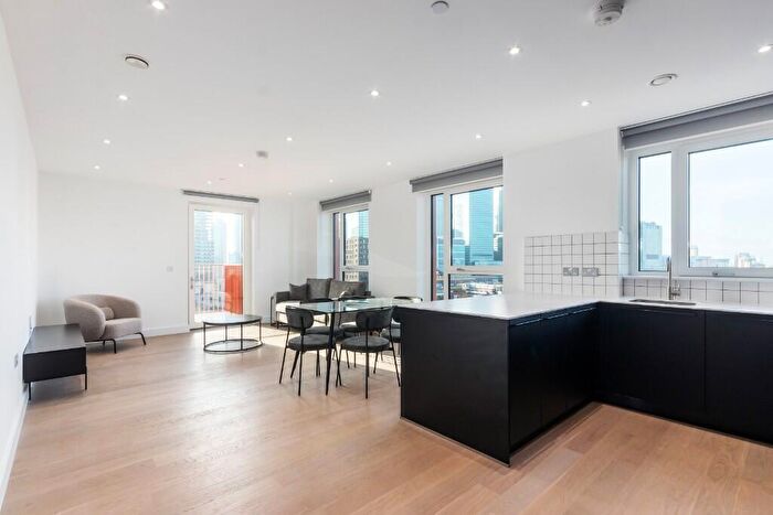 3 Bedroom Apartment To Rent In Quest House, Woolmore Street, E14