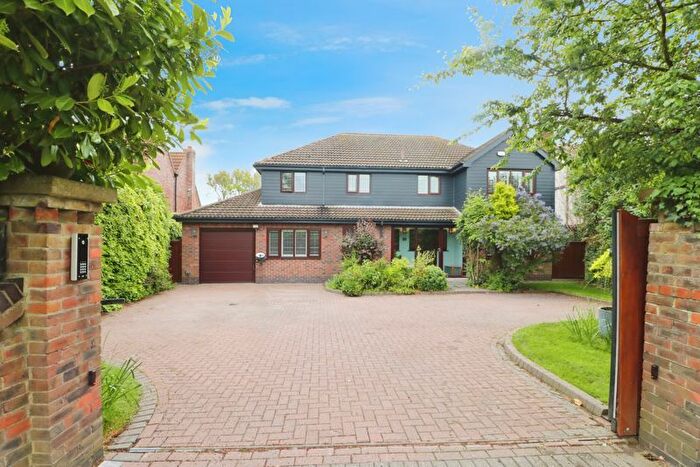 4 Bedroom Detached House For Sale In Tudor Lodge, Main Road, Camerton, HU12