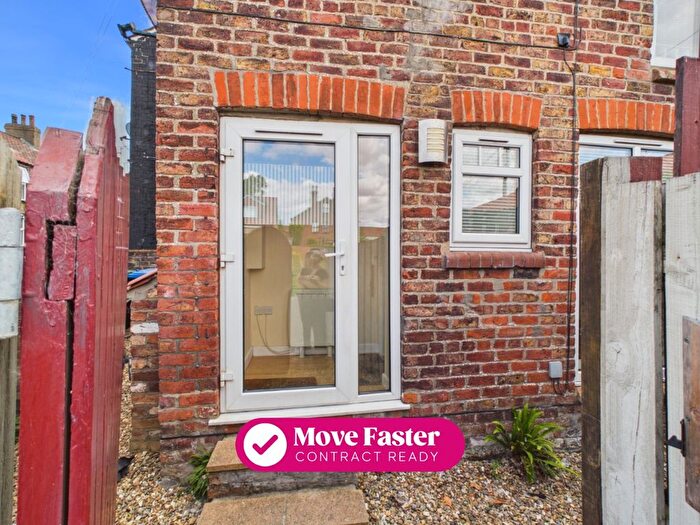 2 Bedroom Flat For Sale In Old Grainstore, Beckside, Driffield, YO25