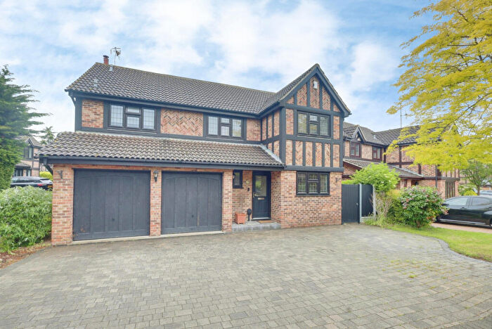 5 Bedroom Detached House For Sale In Martin Walk, Hockley, SS5