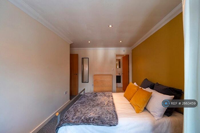 6 Bedroom Semi-Detached House To Rent In Radcliffe Mount, Nottingham, NG2