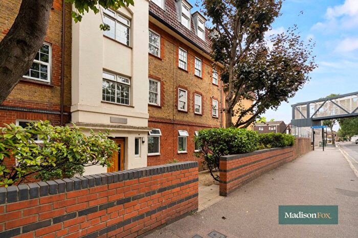 3 Bedroom Flat To Rent In Manor Road, West Ham, London, E15