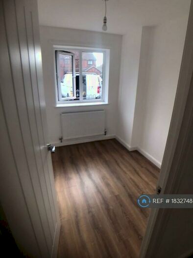 3 Bedroom Bungalow To Rent In Montfort Drive, Liverpool, L19