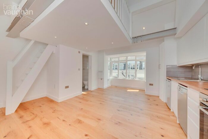 Studio To Rent In Madeira Place, Brighton, BN2