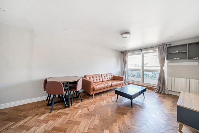 2 Bedroom Flat To Rent In Cline Road, London, N11