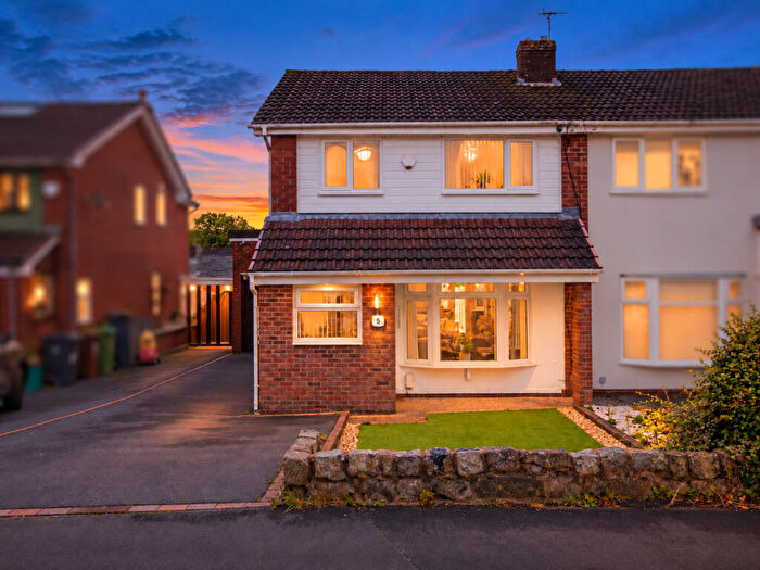 3 Bedroom Semi Detached House For Sale In Bransdale Avenue, Oldham, OL2