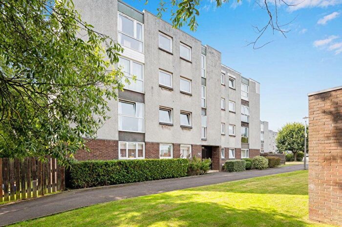 3 Bedroom Flat For Sale In / Craigmount Hill, Corstorphine, Edinburgh, EH4