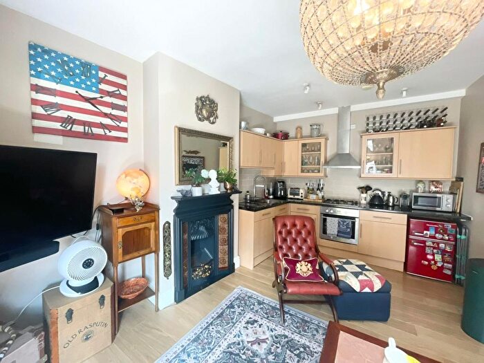 1 Bedroom Flat To Rent In Reading Road, Henley-On-Thames, RG9
