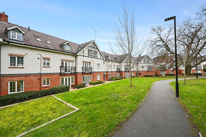 2 Bedroom Apartment For Sale In Grange Road, Chalfont St. Peter, SL9