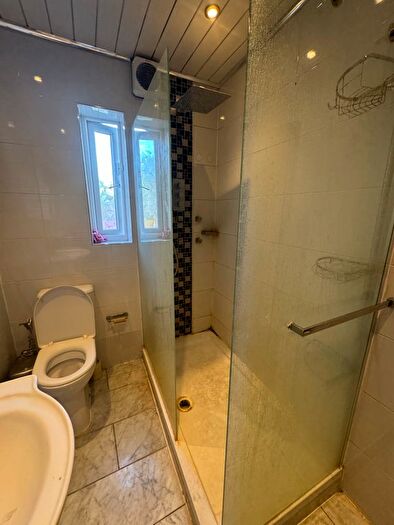 3 Bedroom Flat To Rent In Dunstable Road, Luton, LU4
