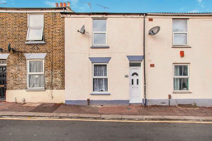 3 Bedroom Terraced House To Rent In Rochester Street, Chatham, Kent, ME4