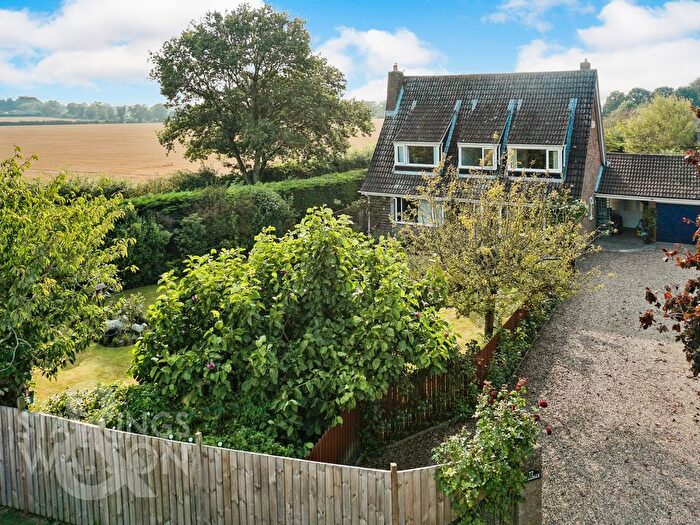 4 Bedroom Chalet For Sale In Blofield Corner Road, Little Plumstead, Norwich, NR13