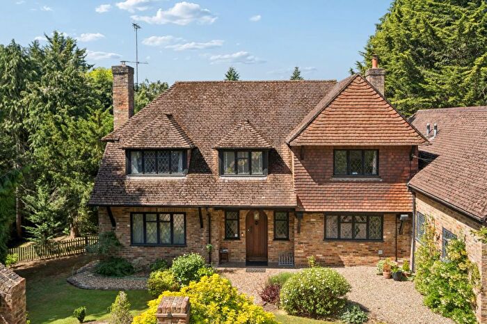 4 Bedroom Detached House For Sale In Lincoln Road, Chalfont St. Peter, Gerrards Cross, Buckinghamshire, SL9